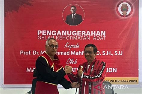 Mahfud MD Terima Gelar Adat Kehormatan Majelis Latupati Ambon ANTARA News