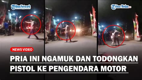 Diduga Mabuk Pria Ini Ngamuk Dan Todongkan Pistol Ke Pengendara Motor