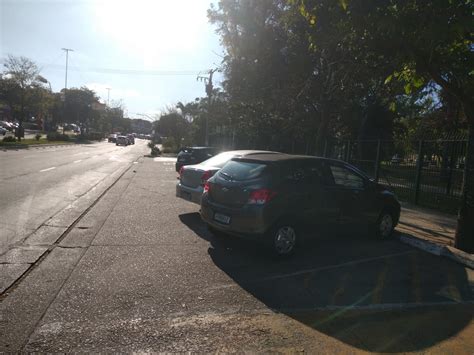 Zona Azul no trecho do Bosque Maia precisa de melhor sinalização