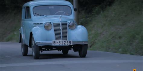 IMCDb org 1956 Renault Dauphinoise Break R2101 in La línea