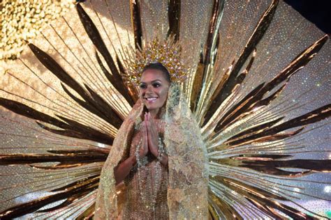 Miss MT Gay é aplaudida em desfile de libras FOLHAMAX