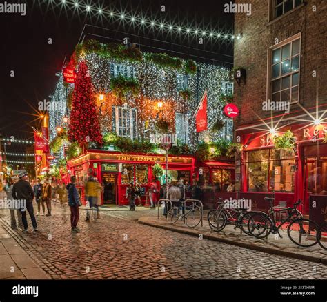 Christmas Lights Temple Bar Hi Res Stock Photography And Images Alamy