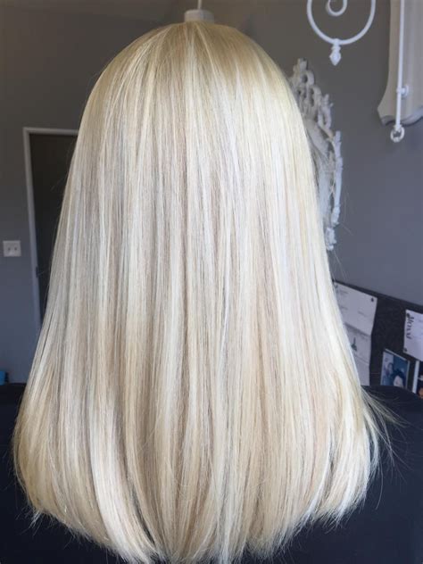 Bleach And Tone For The Perfect Blonde Светлый блонд волосы Цвета волос у блондинок Прямые