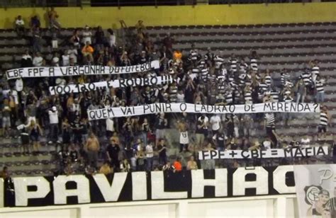 Em Araraquara Torcida Do Corinthians Volta A Exibir Faixas De Protesto