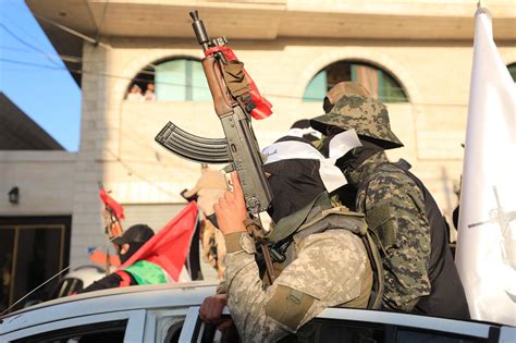 Hamas Fighters Wear ‘Lions Den’ Insignias in Gaza Parade – Palestine ...