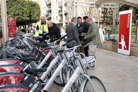 Mislata estrena un servicio de alquiler de bicicletas eléctricas en una