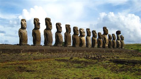 Moai Statues | Travel Wallpapers