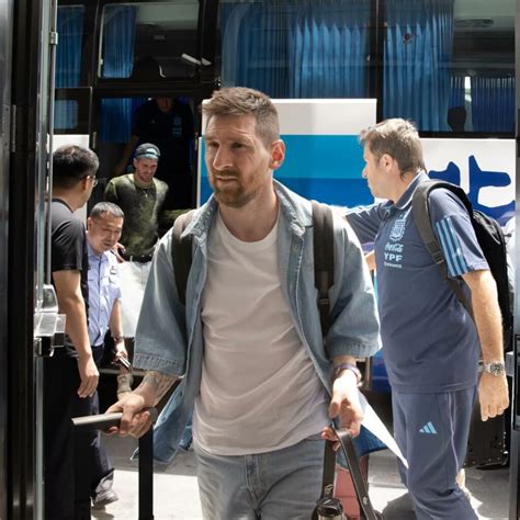 Furor En Beijing Por La Llegada De Messi Para Los Amistosos Del