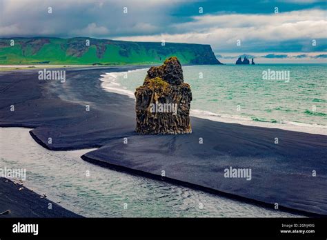 Perfect Summer View Of Nature Reserve Reynisfjara Beach Vik Location