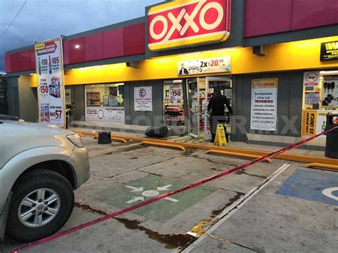 Camioneta Se Incrusta En Tienda De Conveniencia