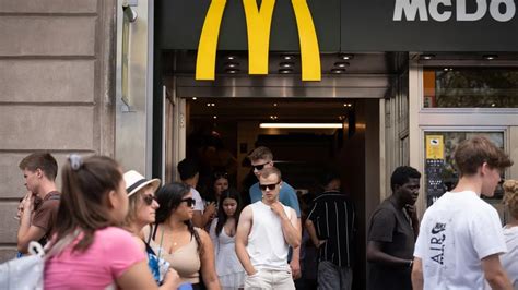 Jennifer Aniston deslumbró en las playas de México con su espectacular figura en bikini Infobae