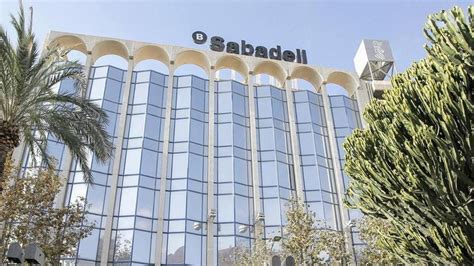 Qui Nes Son Los Directivos Que Decidir N Si El Banc Sabadell Se