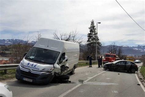 Saobra Ajna Nesre A Kod Berana Sudarili Se Kombi I Automobil