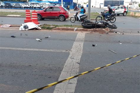 Casal Sofre Acidente De Moto Na Feb E Mulher Morre Na Hora