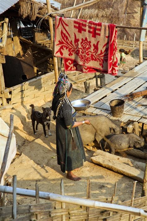 Pongsali Laos Abril De Pueblo Tribal Ind Gena De Akha Imagen