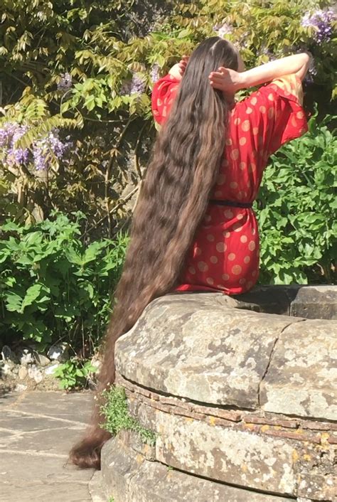 VIDEO Long Blonde Silky Mane