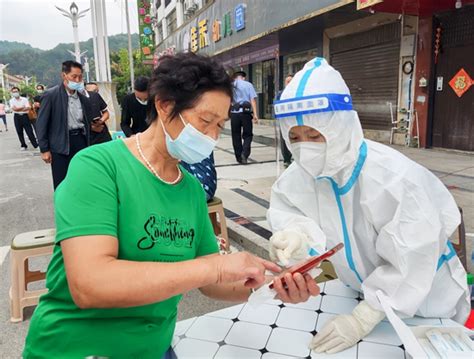 贵州黔南1011名医务人员驰援惠水开展全员核酸检测工作 国际在线