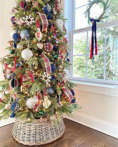 19 Blue Christmas Tree Decorations to Create A Winter Mood