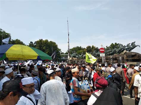 Allahu Akbar Ratusan Ribu Peserta Aksi Bela Tauhid Sesaki Area Patung