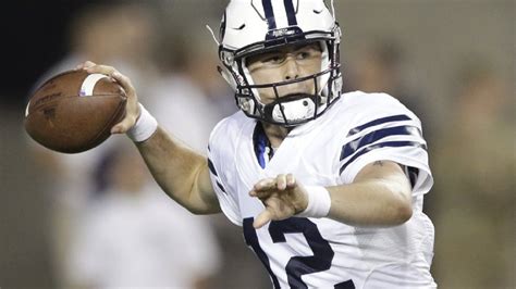 BYU QB Tanner Mangum Throws Game Winning Hail Mary To Upset Boise State