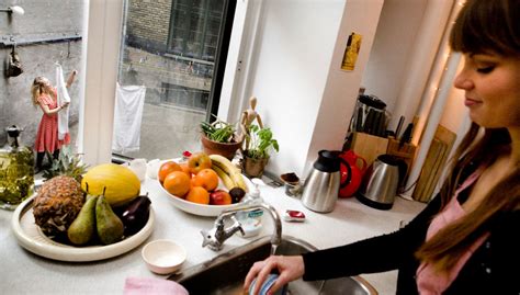 Lad kvinden klare opvasken så får du mere sex BT Sex og parforhold bt dk