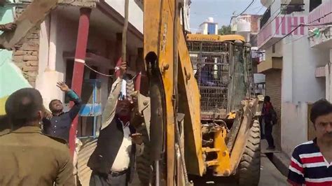 Umesh Pal Murder: Yogi Adityanath Govt Demolishes Houses Of Accused In Prayagraj - Watch | India ...