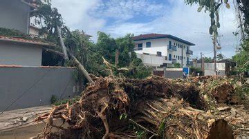 Chuvas Desalojam Fam Lias E Bloqueiam Estradas Em Ubatuba