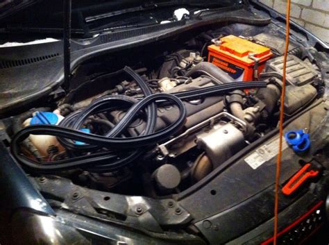 Уплотнительная резинка под капот — Volkswagen Golf Mk6, 1,4 л, 2010 ...