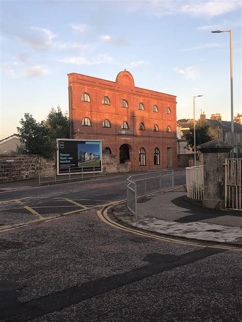 2D building in my town : r/mildlyinteresting