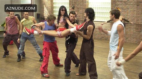 UN PASO ADELANTE NUDE SCENES AZNude