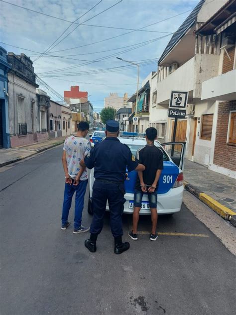 J Venes Detenidos Por Robar En El Cementerio Municipal Se Llevaron