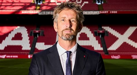 Versus El histórico exarquero Edwin Van der Sar en cuidados