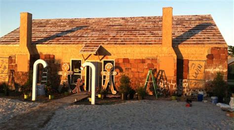 Texas Welcomes World’s Largest Gingerbread House