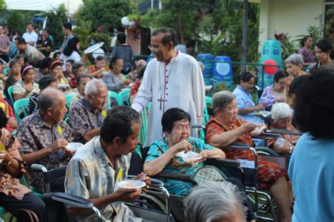 Sakit Derita Dan Kelemahan Bukanlah Kesia Siaan Perayaan Hari Orang