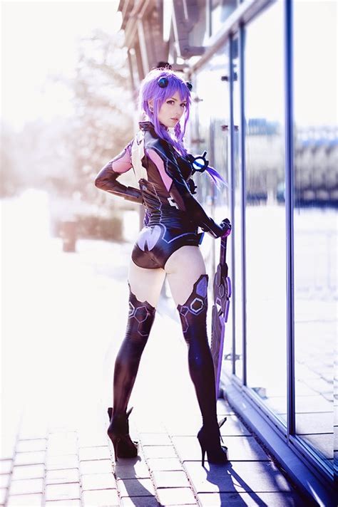 Elarte Cosplay: Hyperdimension Neptunia - Neptune (Purple Heart) Cosplay