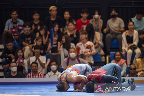 Pegulat Lulut Gilang Saputra Raih Medali Emas SEA Games Kamboja