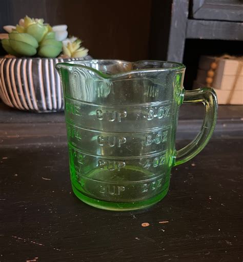 Vintage 1930s Hazel Atlas Green Depression Glass Made For Kelloggs 3 Spout Measuring Cup