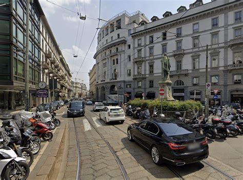 Milano Centro Storico Toponomastica Tra La Scala E Il Duomo Arriva