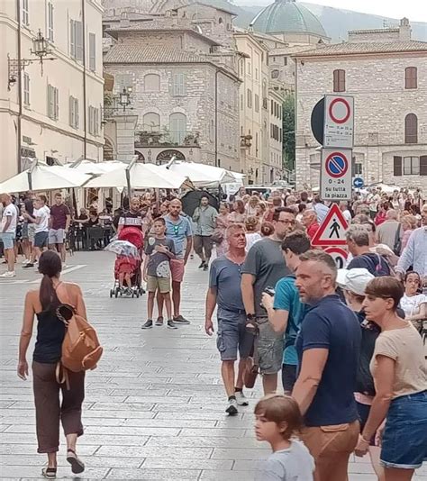 Boom Di Turisti Ma Senza Divertimento