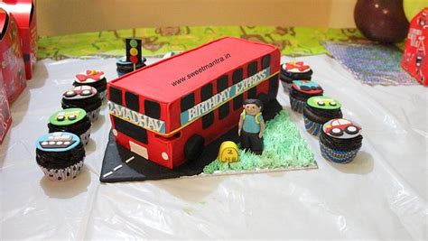 Double Decker Bus Cake Decorated Cake By Sweet Mantra Cakesdecor