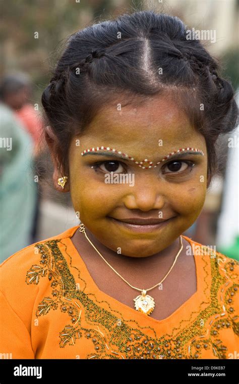 Indien Junges Indisches Mädchen Fotos Und Bildmaterial In Hoher Auflösung Alamy