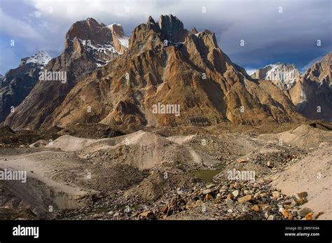 Vista De Las Grandes Torres De Trango En La Cordillera De Karakoram