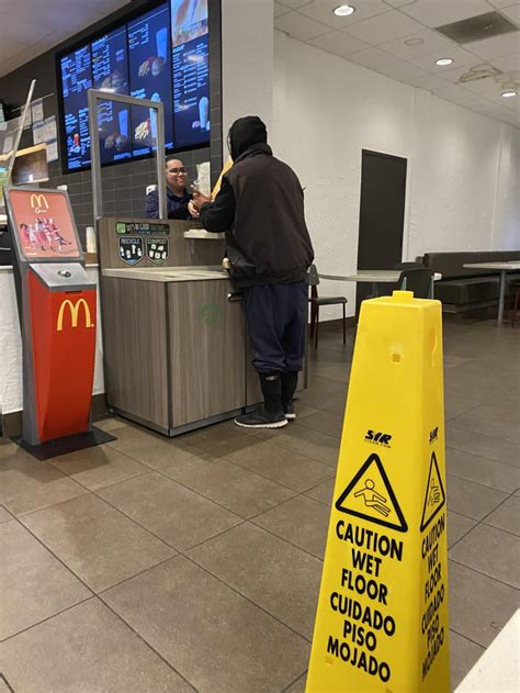 Guy Digging In Mcdonalds Trash Can Gets Offered A Free Burger By The