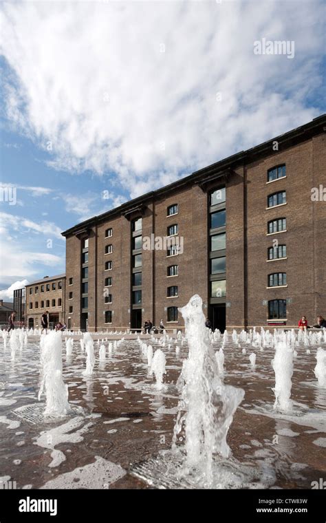 Granary Square Kings Cross London England Uk Stock Photo Alamy