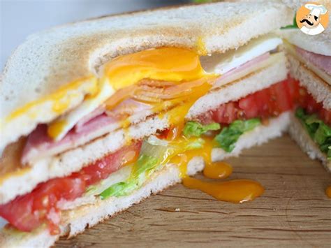 Club Sandwich With An Egg Video Recipe Recipe Petitchef