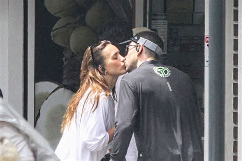 Rafa Kalimann Troca Beijos Novo Affair Primo De Mariana Weickert