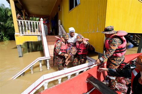 Over 12 000 Flood Evacuees At Relief Centres In Four States TrendRadars