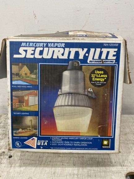 Mercury Vapor Security Light 16c Lil Dusty Online Auctions All Estate Services Llc