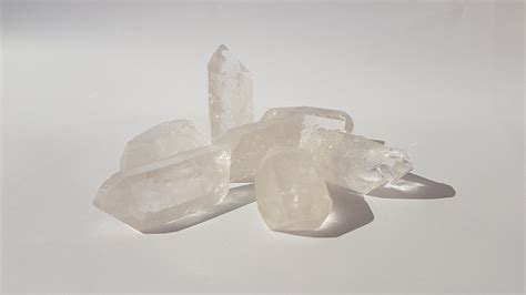 CROWN CHAKRA (SPIRITUAL) - CLEAR QUARTZ - Natural Energy Therapies