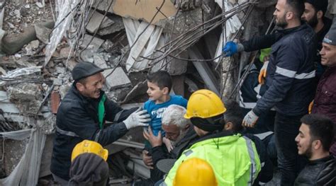 Imagini dramatice din Turcia Momentul în care un copil de 8 ani este